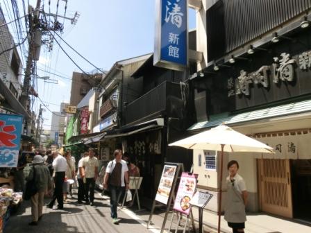 Sushi restaurants in Tsukiji Outer Market